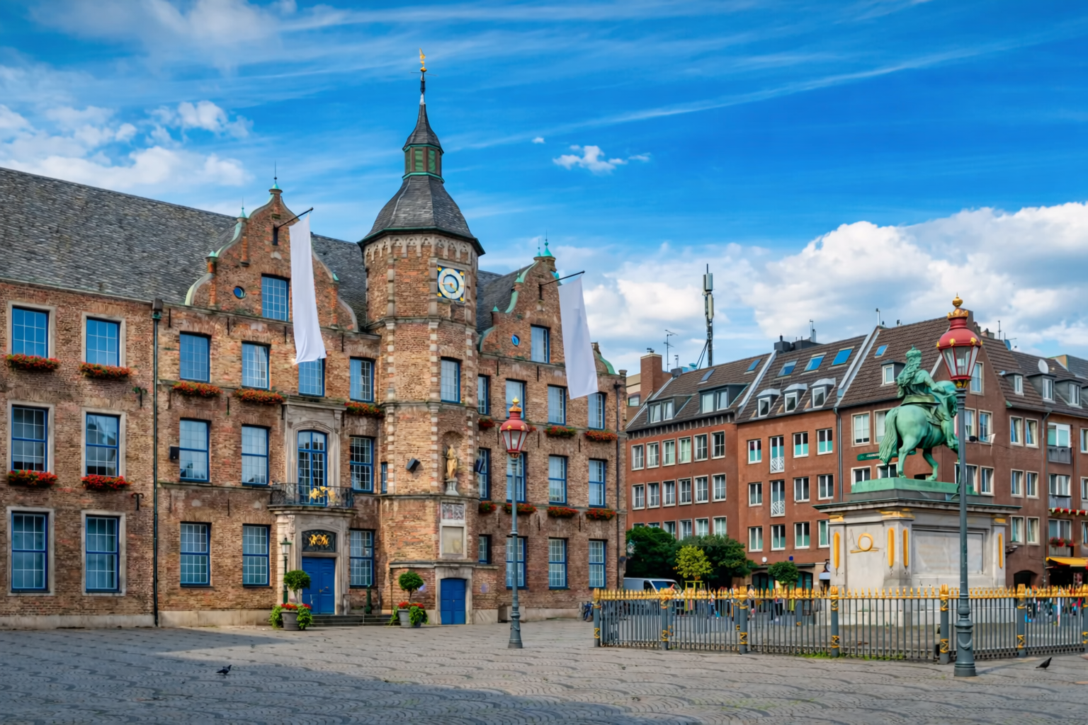 Wohnen auf Zeit Düsseldorf in der Altstadt am Marktplatz nahe Serviced Apartments Düsseldorf