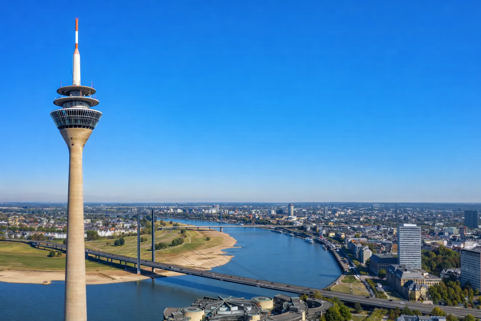 Wohnen auf Zeit Düsseldorf nahe Rheinturm und Rheinpanorama mit Serviced Apartments Düsseldorf