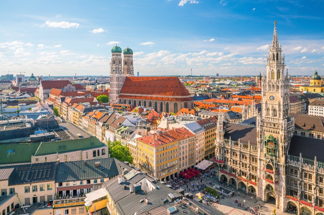 Münchner Skyline mit Rathaus am Marienplatz